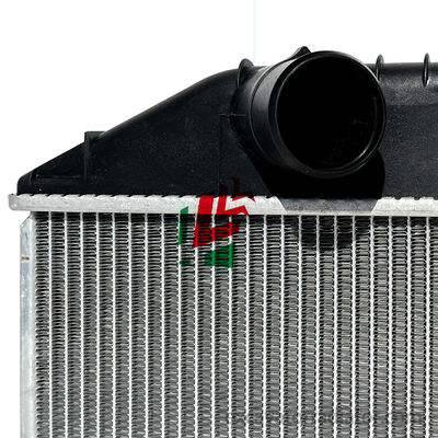 Accessori per radiatori per autocarri Hino R415 Sistema di raffreddamento in alluminio Cisterna di acqua per autocarri