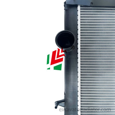 ISUZU Miscelatore radiatore serbatoio d'acqua Motore Miscelatore di calcestruzzo Camion parti Produttore Vendite dirette