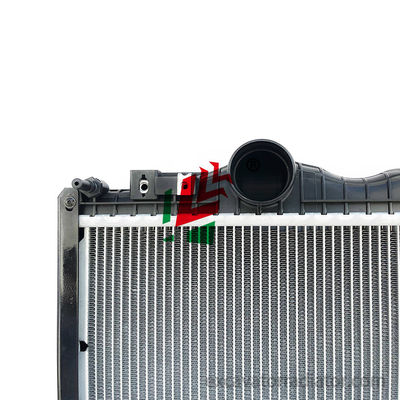 Radiatore per autocarri pesanti Sistema di raffreddamento Motore Autocarro Serbatoi in plastica di nucleo di alluminio Oe 2433149 2439720 2439722 Per SCANIA Truc